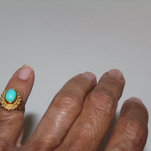 VINTAGE GOLD AND TURQUOISE RING SIZE 5 - Picture 6 of 6